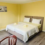 Hotel M&m -